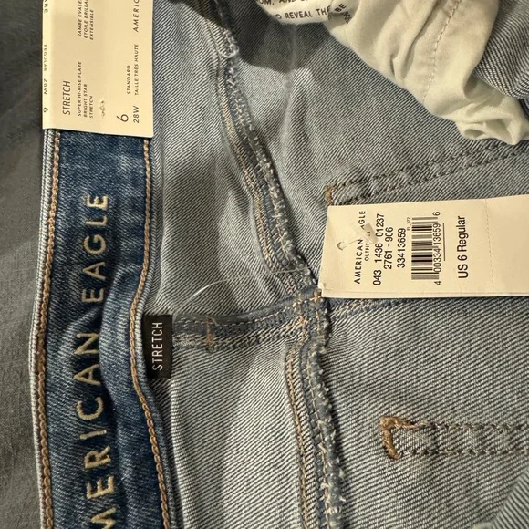 NWT- American Eagle Super High-Rise Flair Classic Blue Women's Jeans -Size 6R - Picture 4 of 7